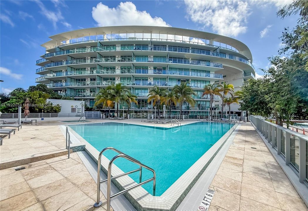 待售: $600,000 (2 贝兹, 2 浴室, 958 平方英尺)