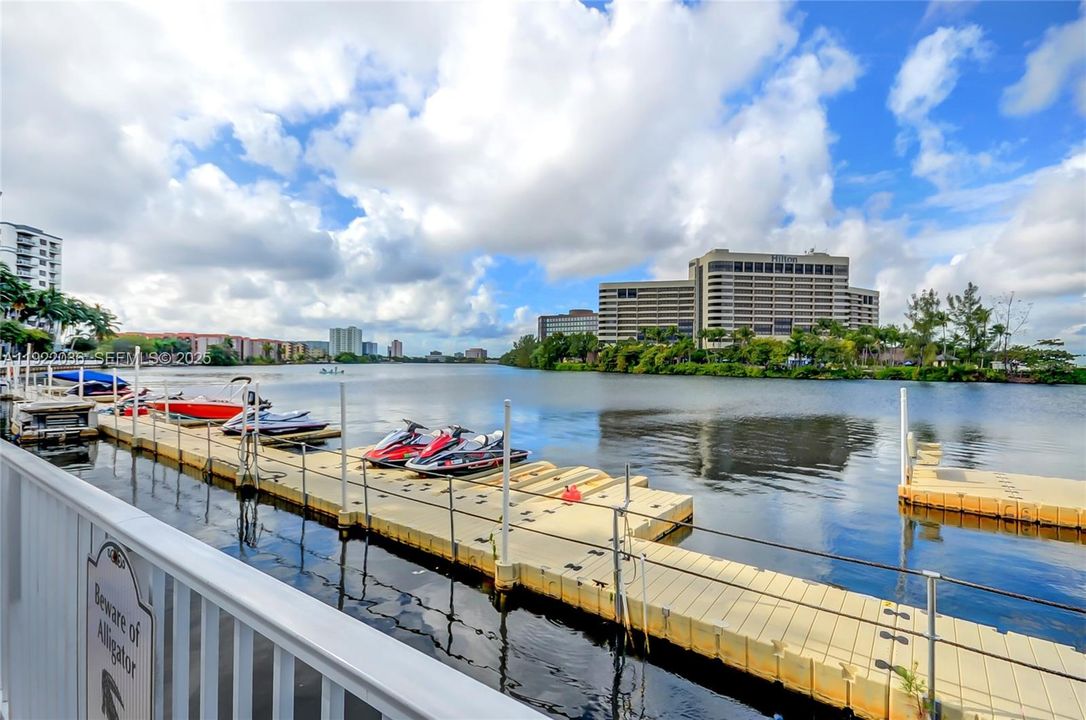 For Sale: $288,000 (1 beds, 1 baths, 685 Square Feet)