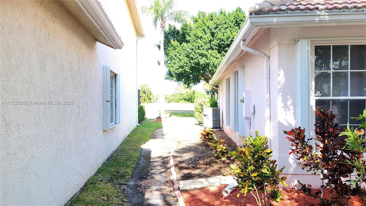 待售: $600,000 (3 贝兹, 2 浴室, 2222 平方英尺)