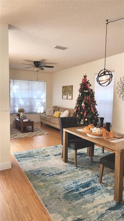 待售: $600,000 (3 贝兹, 2 浴室, 2222 平方英尺)