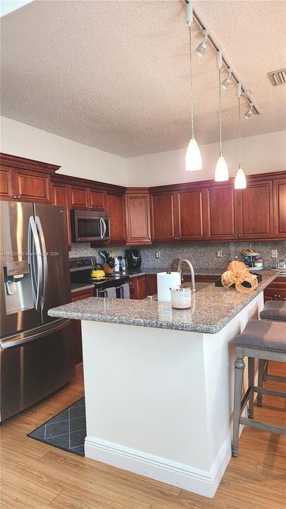 待售: $600,000 (3 贝兹, 2 浴室, 2222 平方英尺)