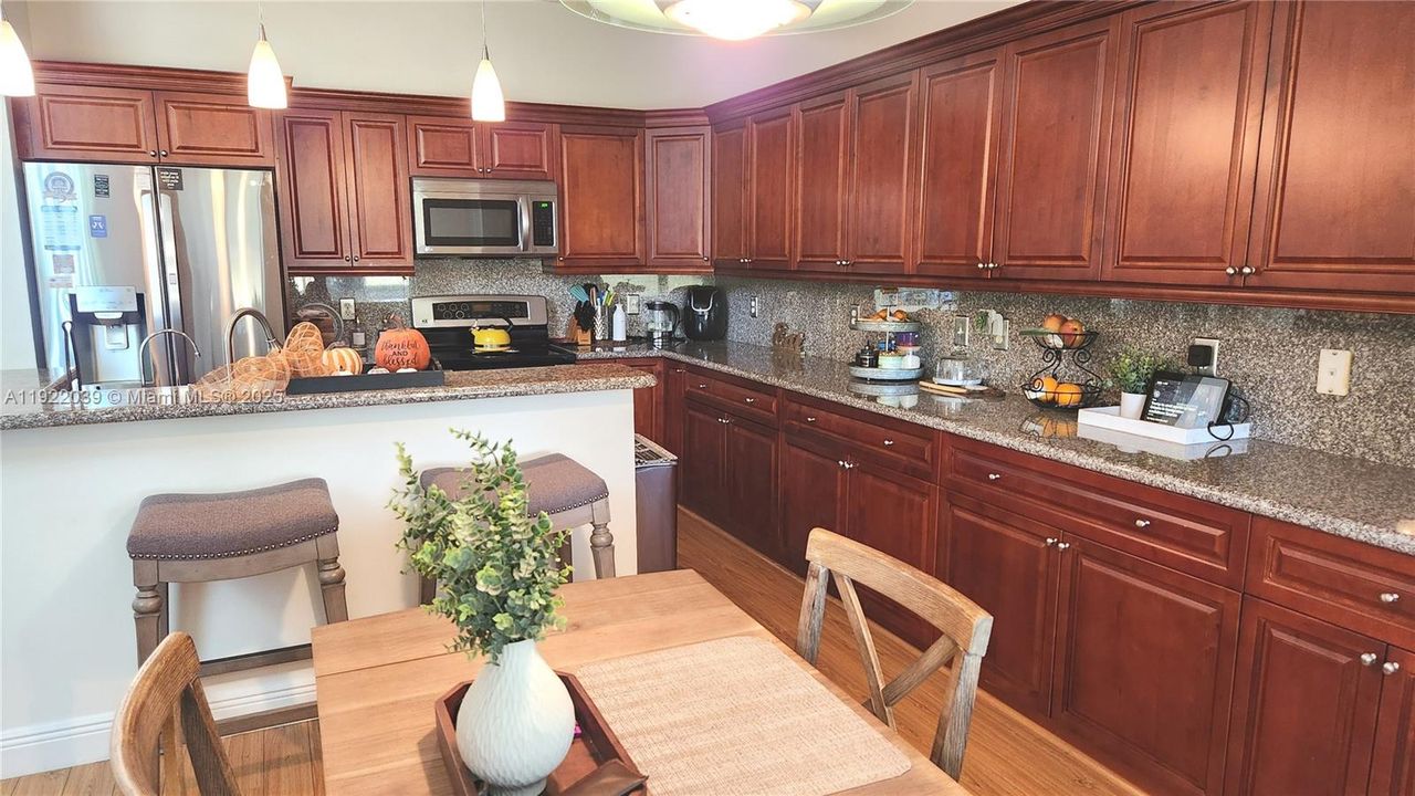 待售: $600,000 (3 贝兹, 2 浴室, 2222 平方英尺)