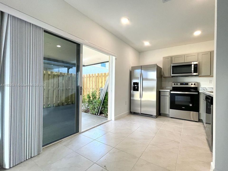 待售: $337,000 (3 贝兹, 3 浴室, 1272 平方英尺)