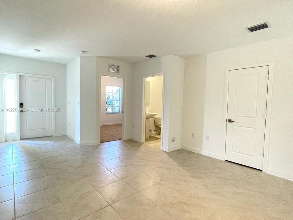 待售: $337,000 (3 贝兹, 3 浴室, 1272 平方英尺)