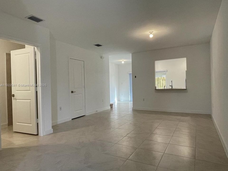 待售: $337,000 (3 贝兹, 3 浴室, 1272 平方英尺)