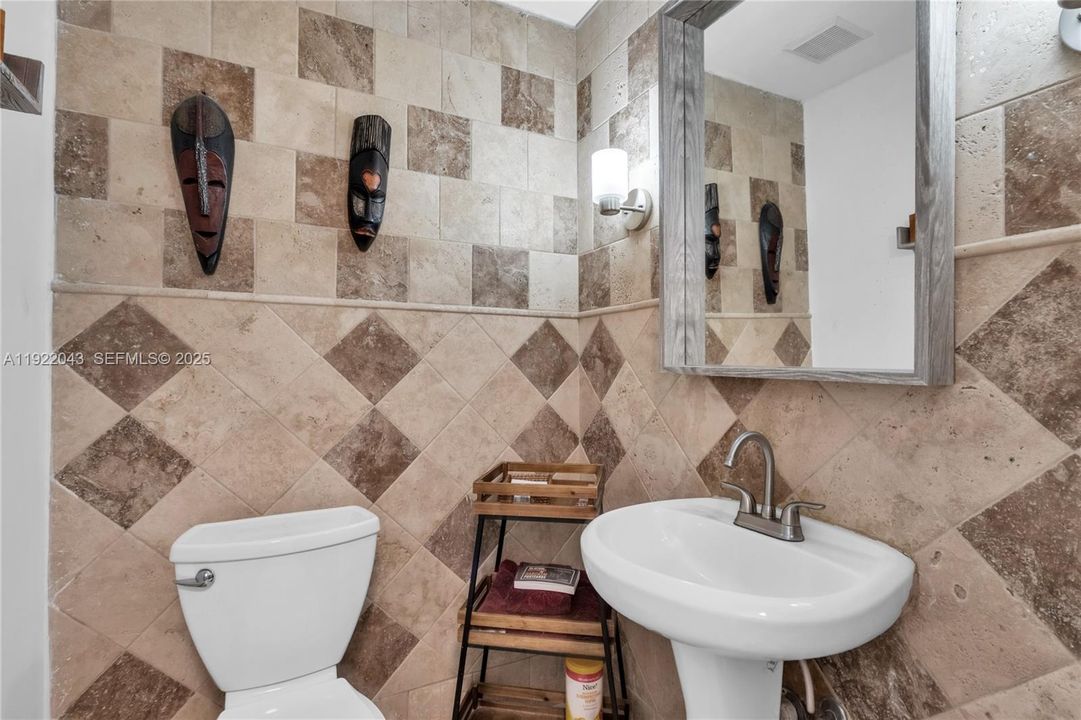 For Sale: $997,500 (3 beds, 2 baths, 1903 Square Feet)