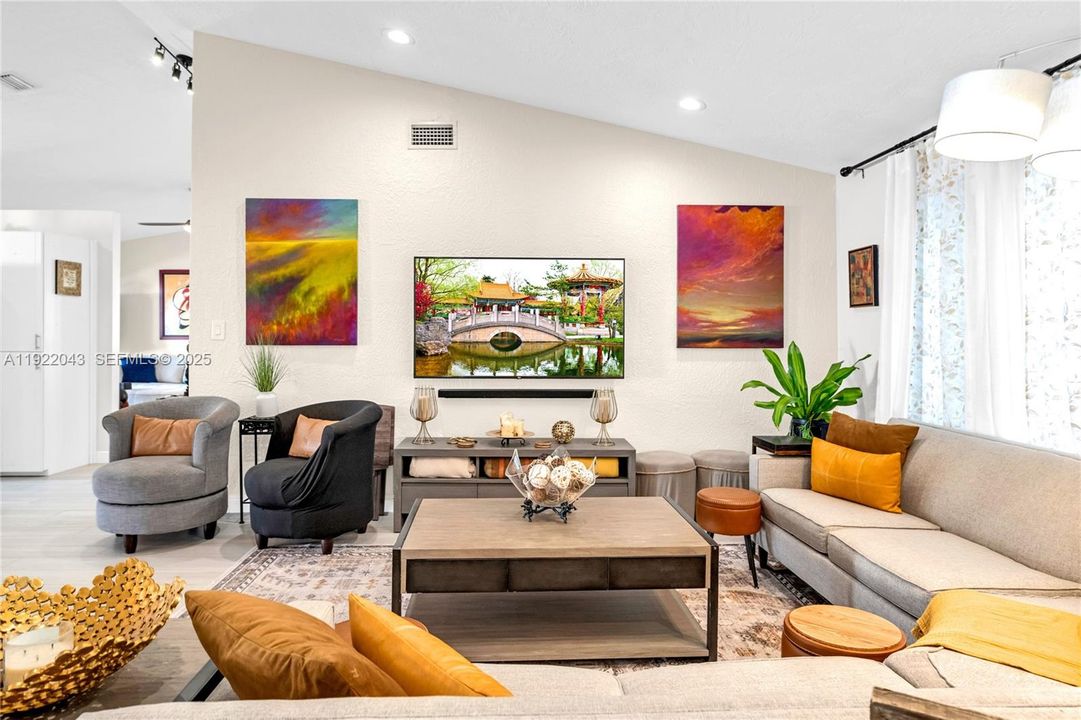 For Sale: $997,500 (3 beds, 2 baths, 1903 Square Feet)