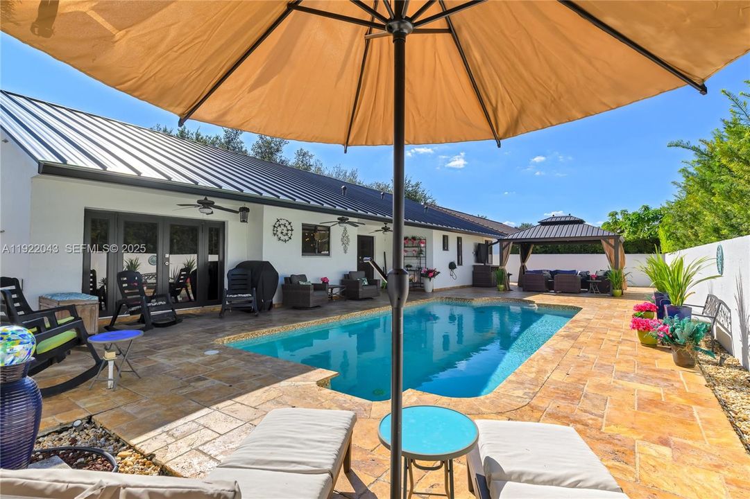 For Sale: $997,500 (3 beds, 2 baths, 1903 Square Feet)