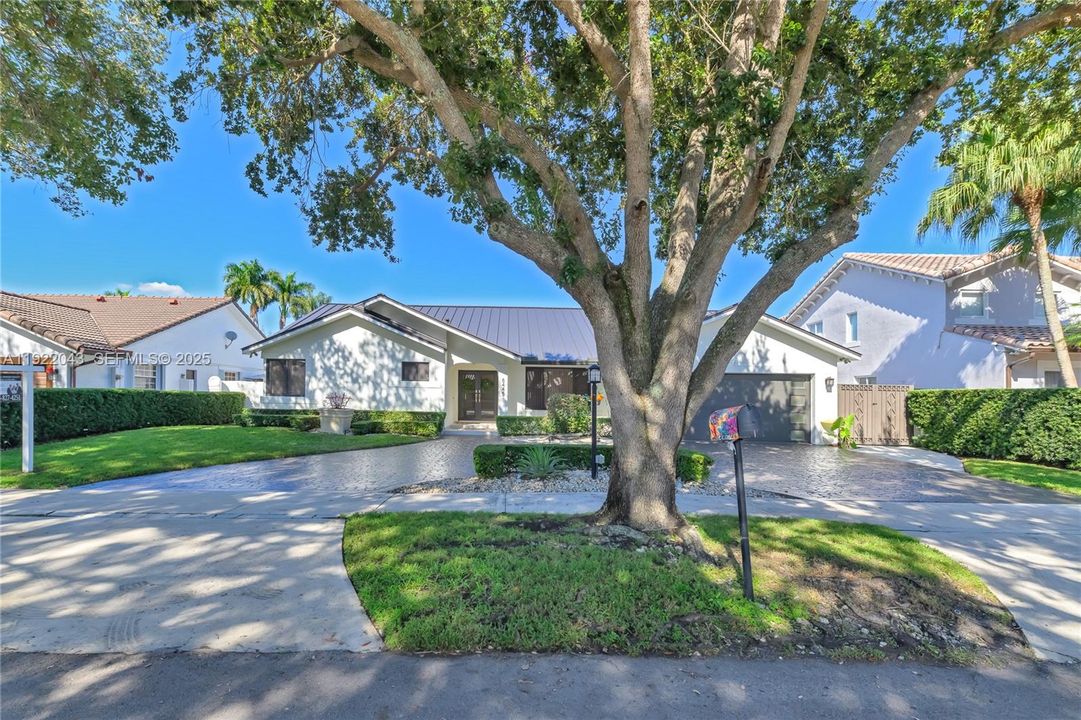 For Sale: $997,500 (3 beds, 2 baths, 1903 Square Feet)