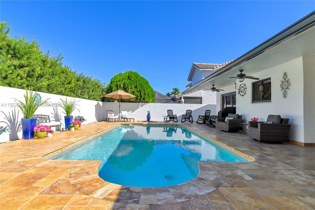 For Sale: $997,500 (3 beds, 2 baths, 1903 Square Feet)