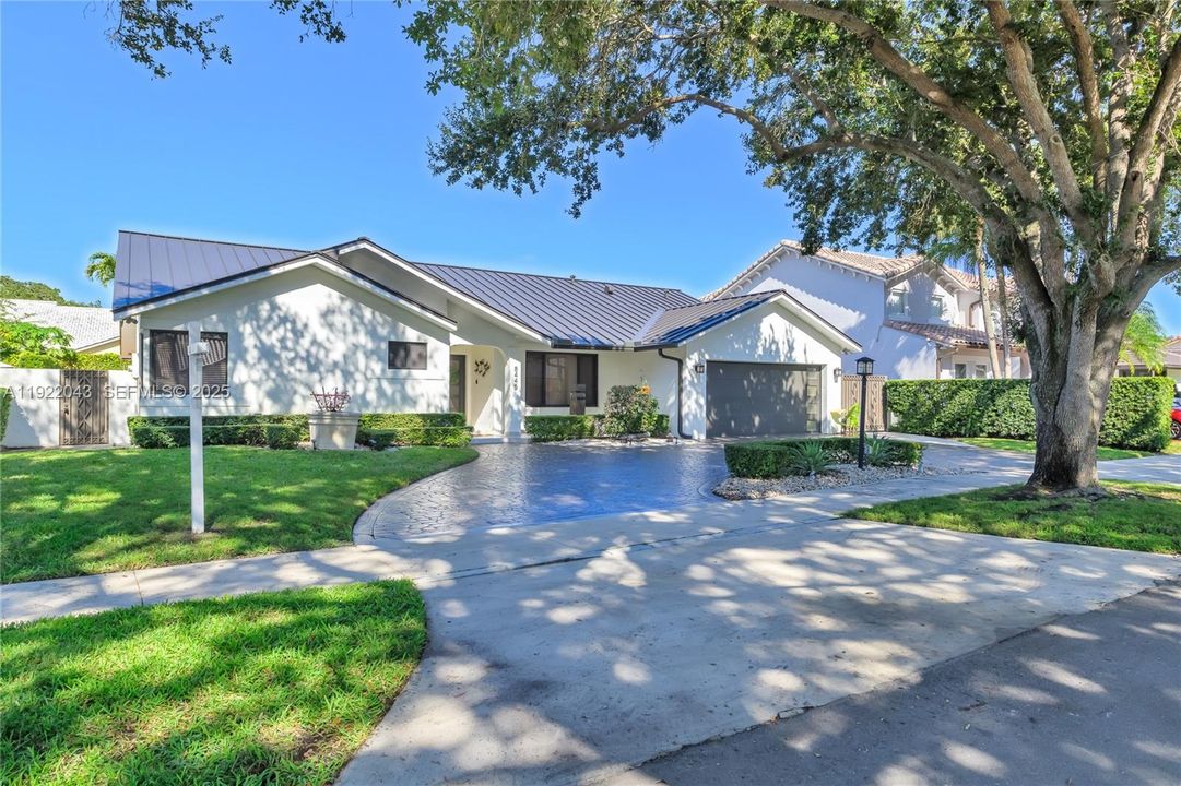 For Sale: $997,500 (3 beds, 2 baths, 1903 Square Feet)