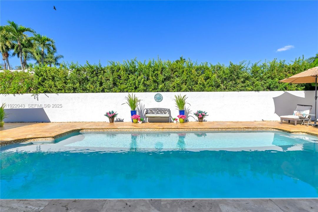 For Sale: $997,500 (3 beds, 2 baths, 1903 Square Feet)