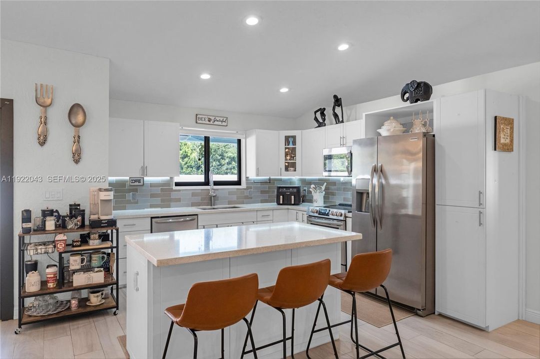 For Sale: $997,500 (3 beds, 2 baths, 1903 Square Feet)