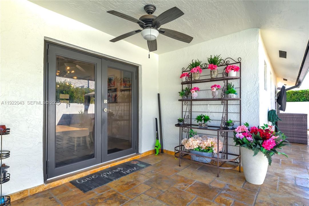 For Sale: $997,500 (3 beds, 2 baths, 1903 Square Feet)