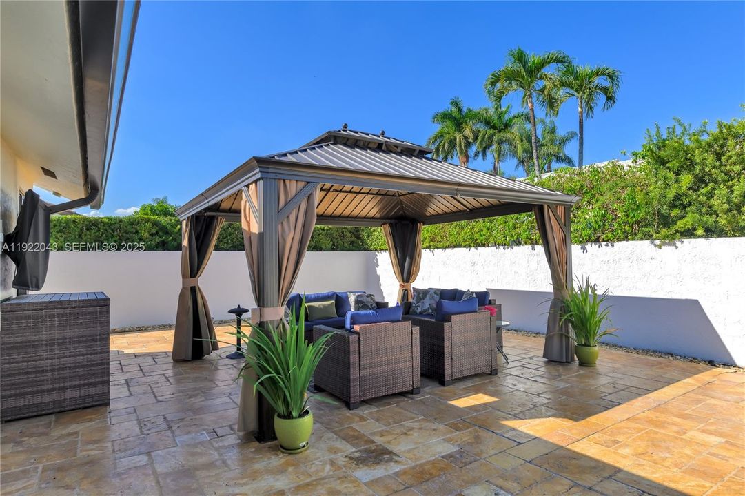 For Sale: $997,500 (3 beds, 2 baths, 1903 Square Feet)