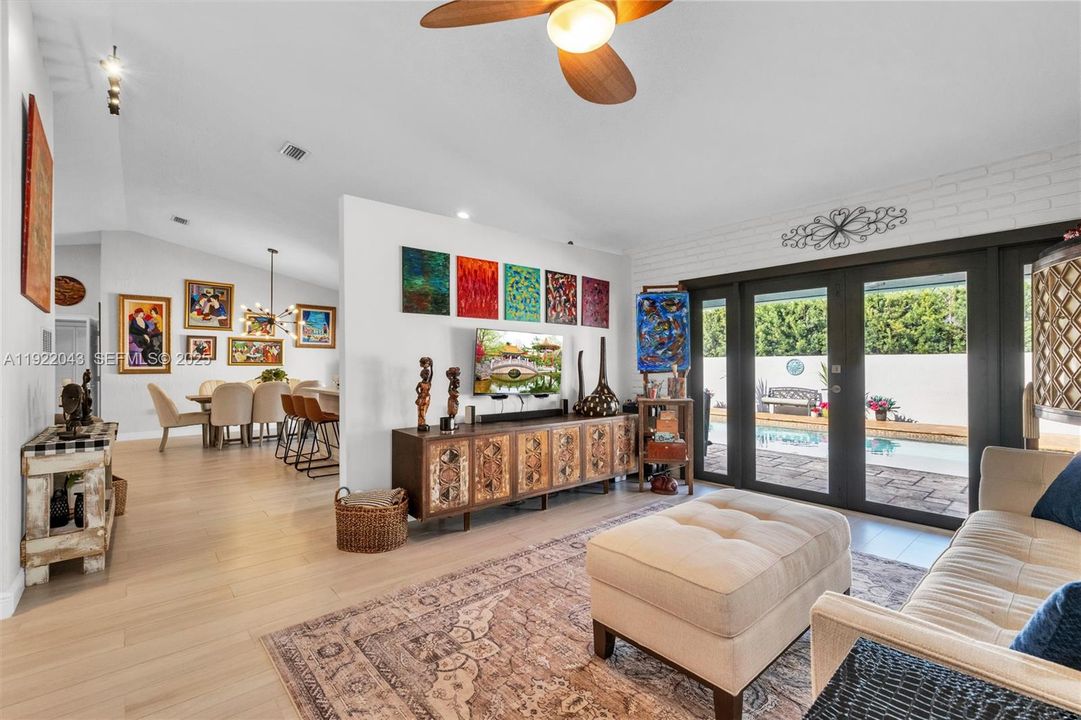 For Sale: $997,500 (3 beds, 2 baths, 1903 Square Feet)