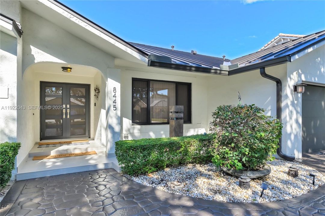 For Sale: $997,500 (3 beds, 2 baths, 1903 Square Feet)