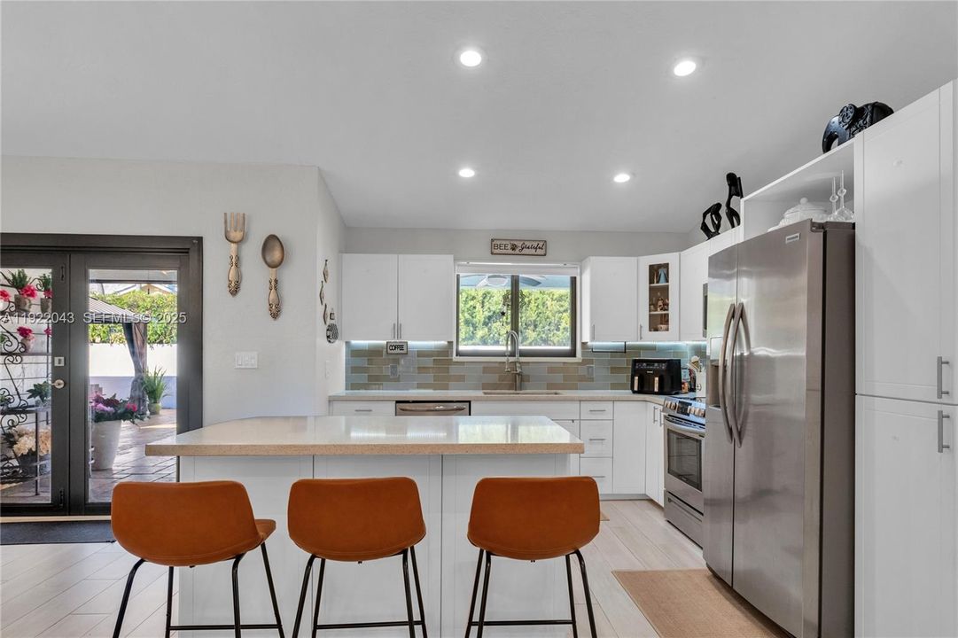 For Sale: $997,500 (3 beds, 2 baths, 1903 Square Feet)