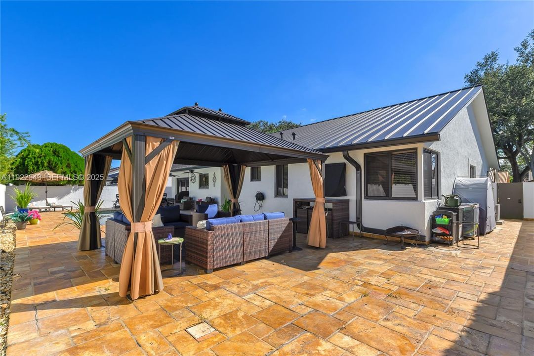 For Sale: $997,500 (3 beds, 2 baths, 1903 Square Feet)