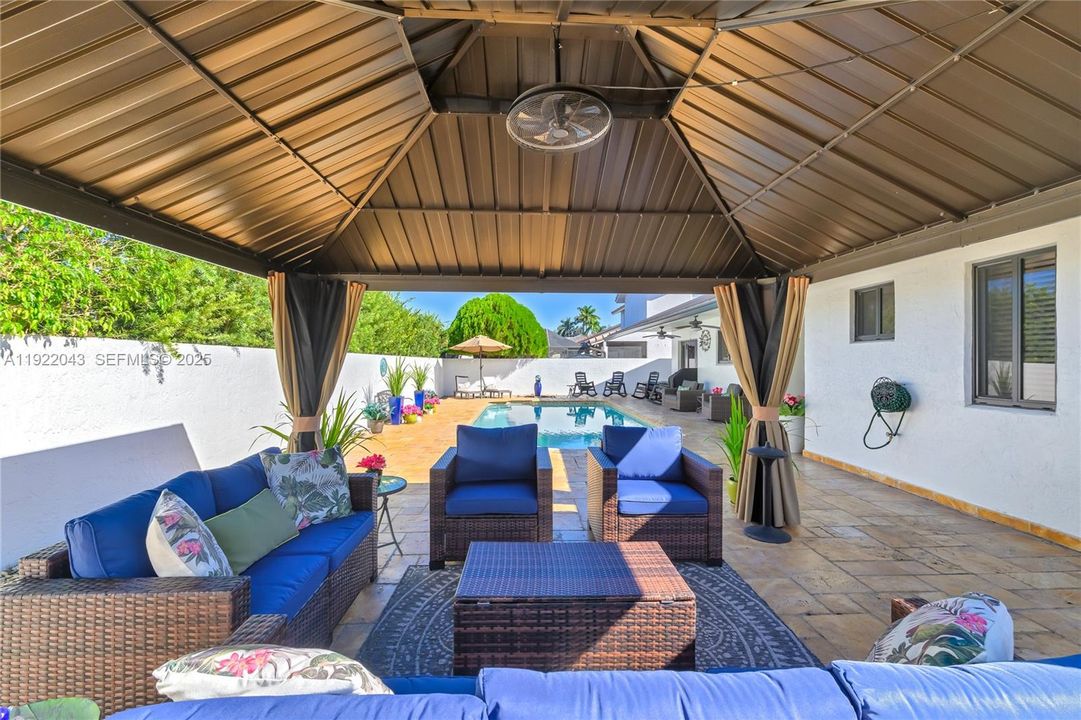 For Sale: $997,500 (3 beds, 2 baths, 1903 Square Feet)