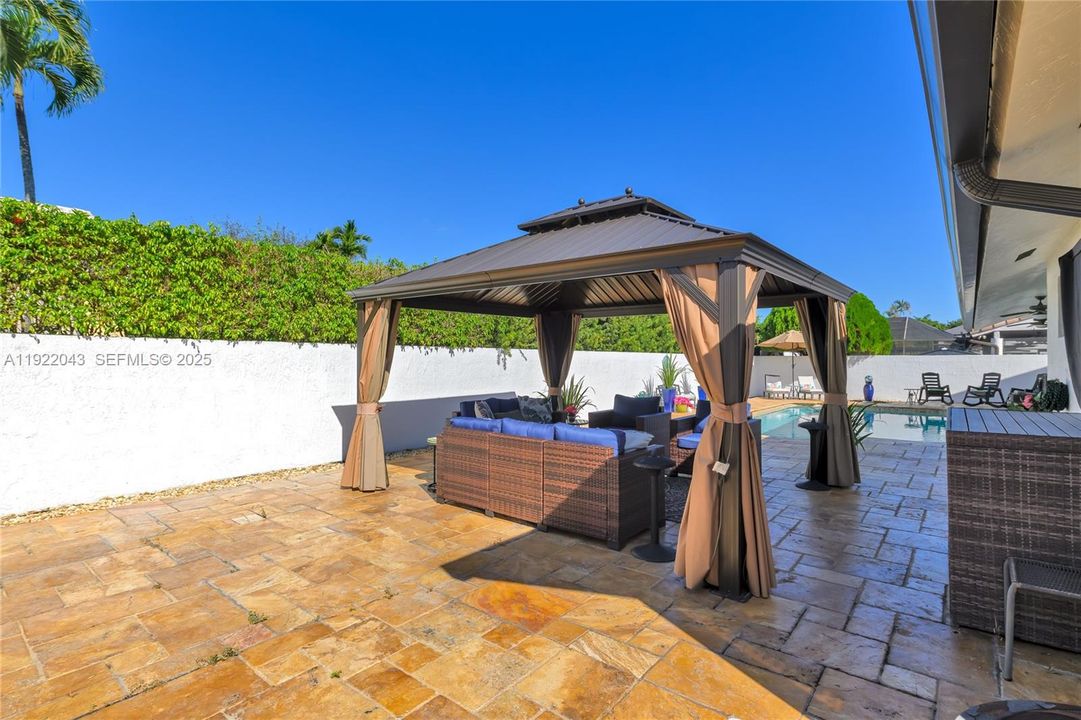 For Sale: $997,500 (3 beds, 2 baths, 1903 Square Feet)