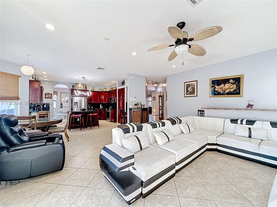 待售: $1,000,000 (5 贝兹, 3 浴室, 3501 平方英尺)