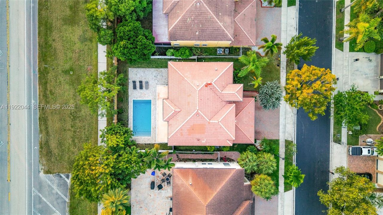 待售: $1,000,000 (5 贝兹, 3 浴室, 3501 平方英尺)