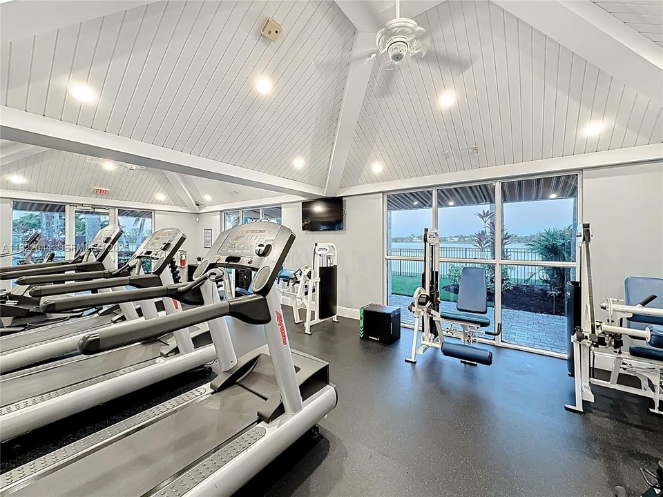 待售: $1,000,000 (5 贝兹, 3 浴室, 3501 平方英尺)