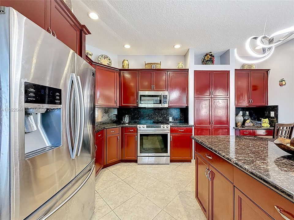 待售: $1,000,000 (5 贝兹, 3 浴室, 3501 平方英尺)