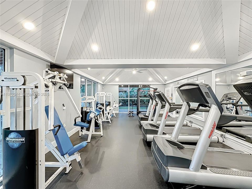 待售: $1,000,000 (5 贝兹, 3 浴室, 3501 平方英尺)