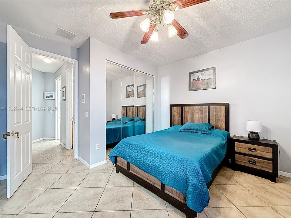 待售: $1,000,000 (5 贝兹, 3 浴室, 3501 平方英尺)