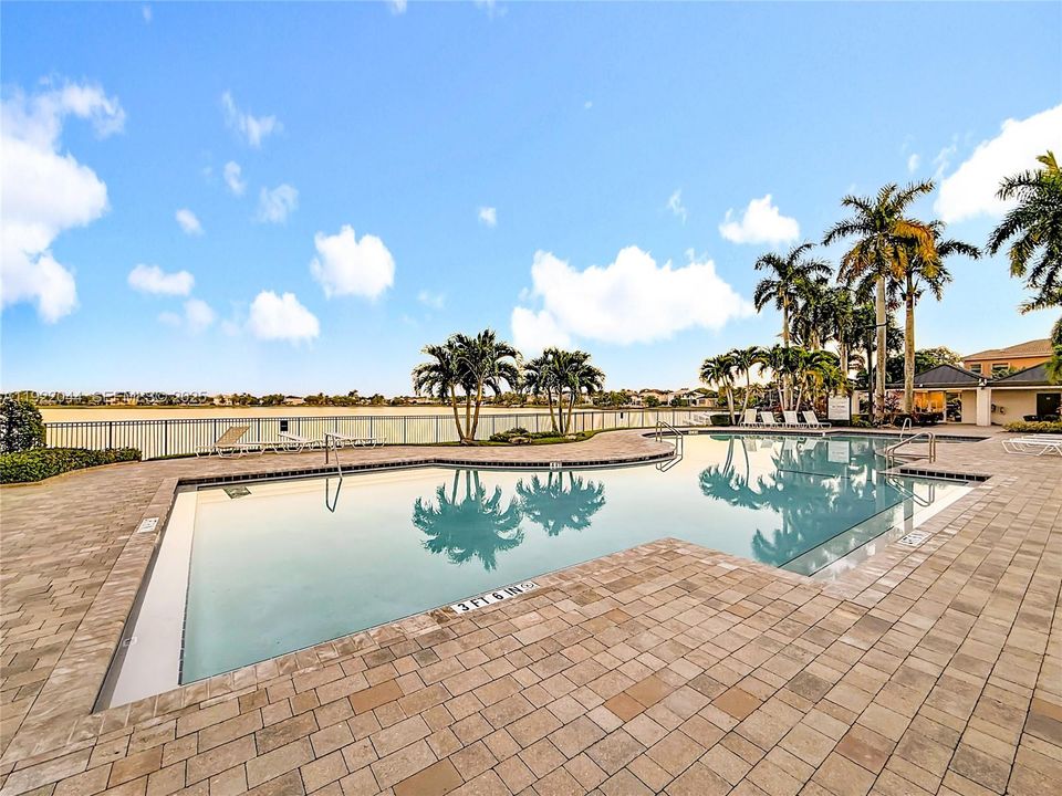 待售: $1,000,000 (5 贝兹, 3 浴室, 3501 平方英尺)