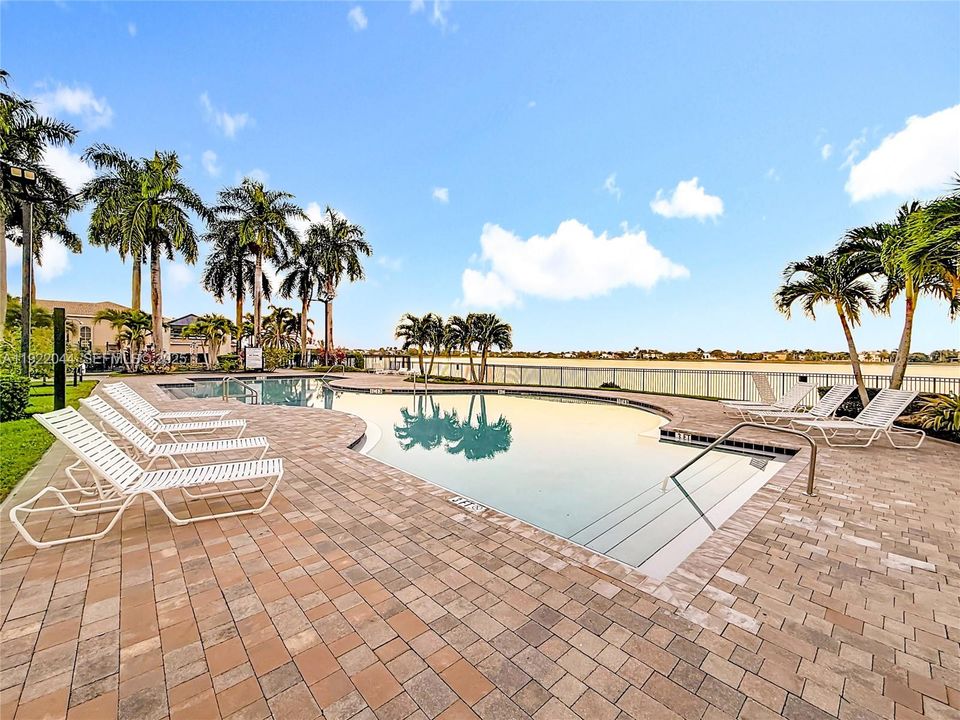 待售: $1,000,000 (5 贝兹, 3 浴室, 3501 平方英尺)