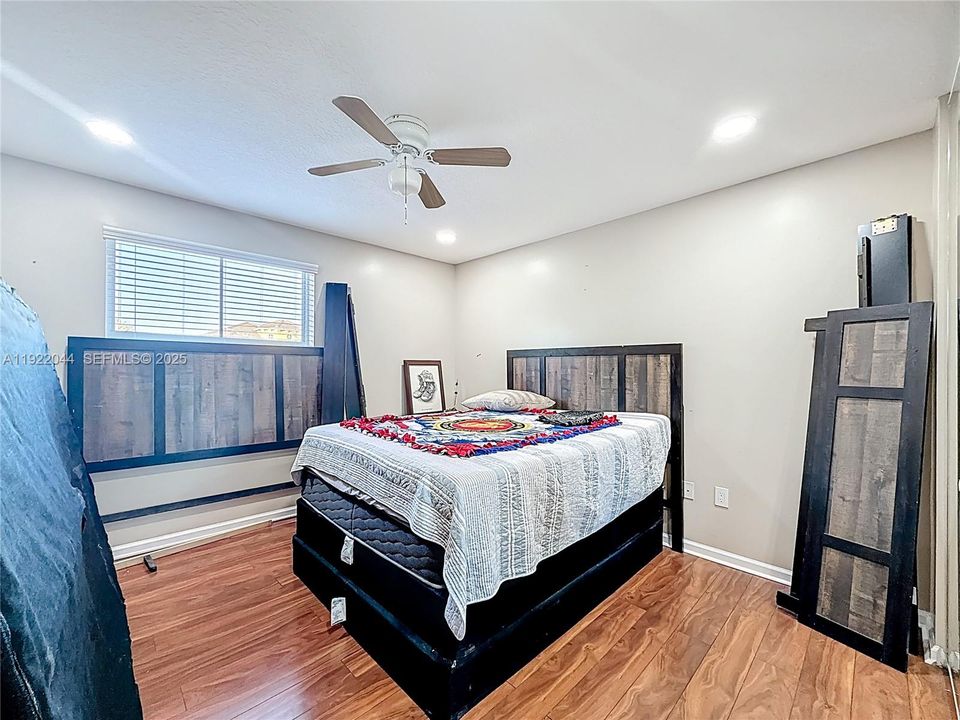 待售: $1,000,000 (5 贝兹, 3 浴室, 3501 平方英尺)