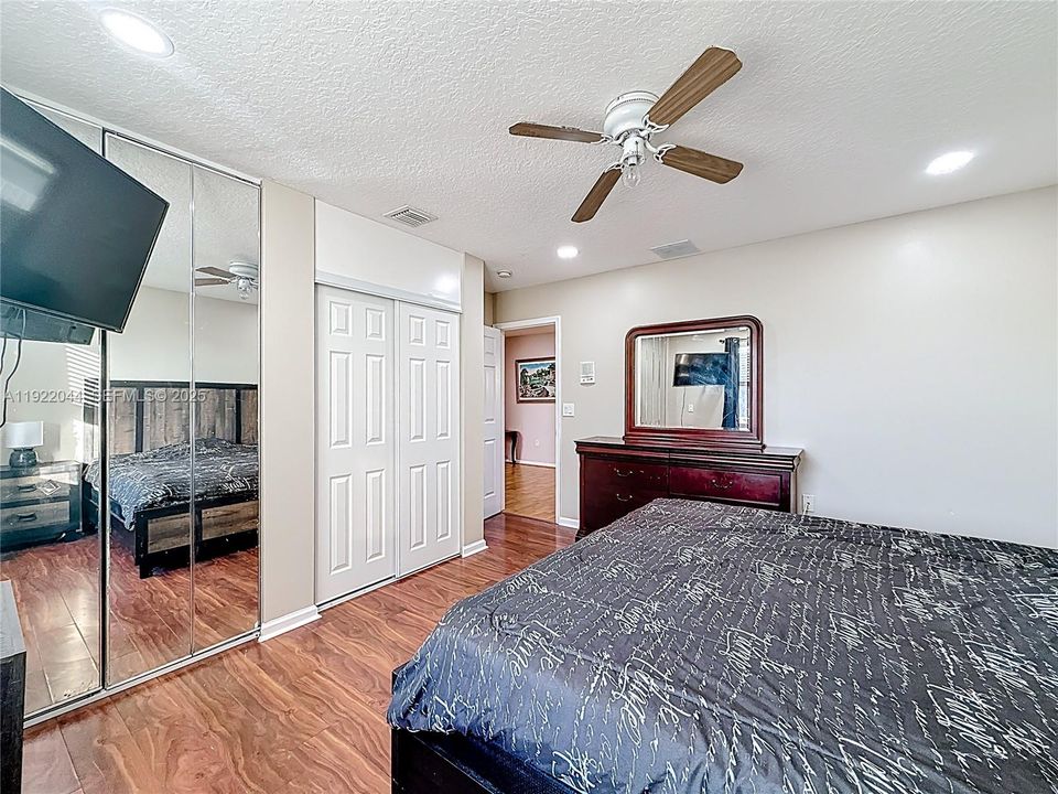 待售: $1,000,000 (5 贝兹, 3 浴室, 3501 平方英尺)