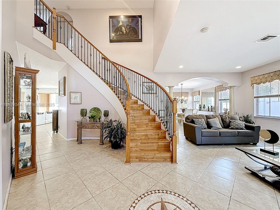 待售: $1,000,000 (5 贝兹, 3 浴室, 3501 平方英尺)