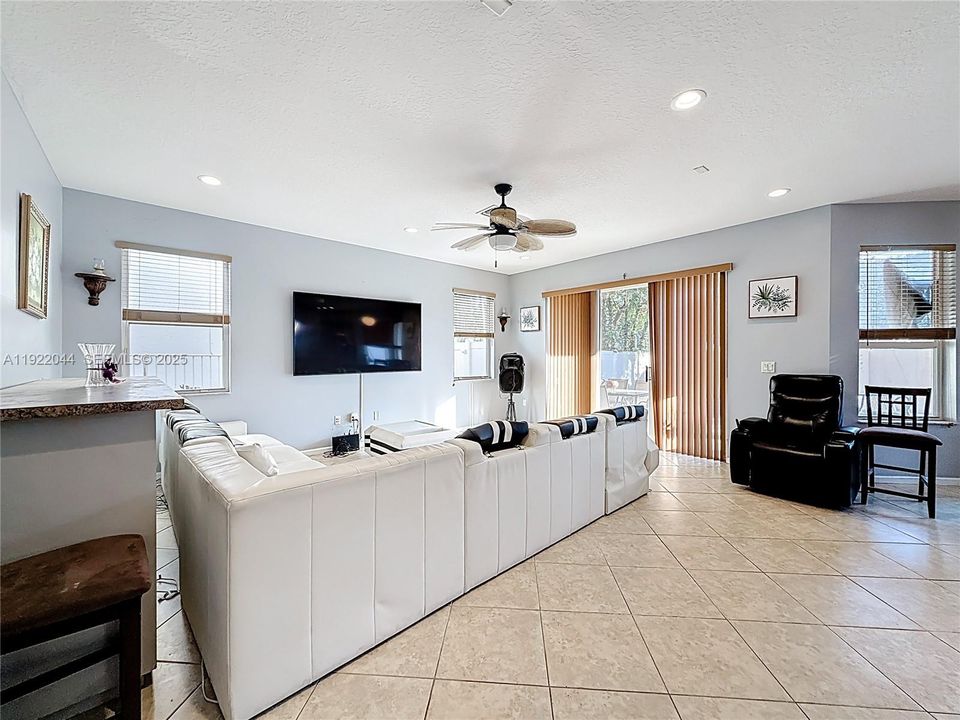 待售: $1,000,000 (5 贝兹, 3 浴室, 3501 平方英尺)