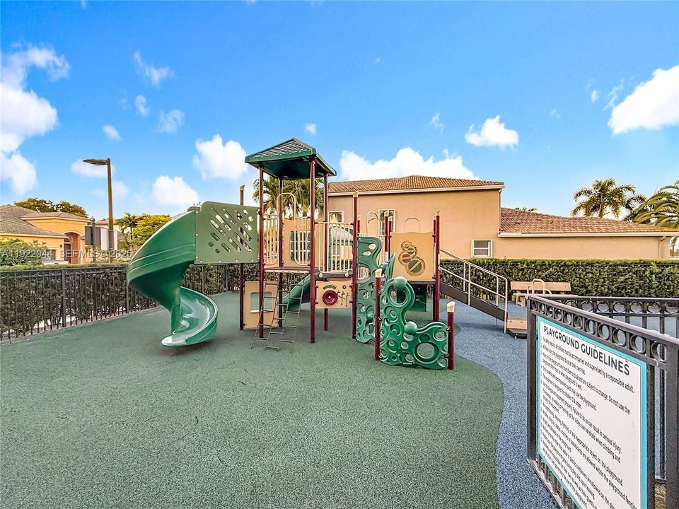 待售: $1,000,000 (5 贝兹, 3 浴室, 3501 平方英尺)