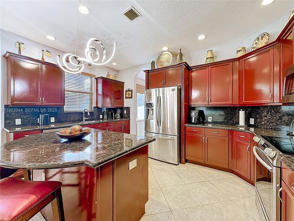 待售: $1,000,000 (5 贝兹, 3 浴室, 3501 平方英尺)