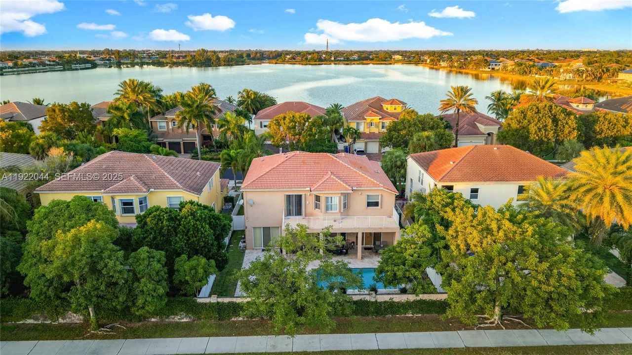 待售: $1,000,000 (5 贝兹, 3 浴室, 3501 平方英尺)