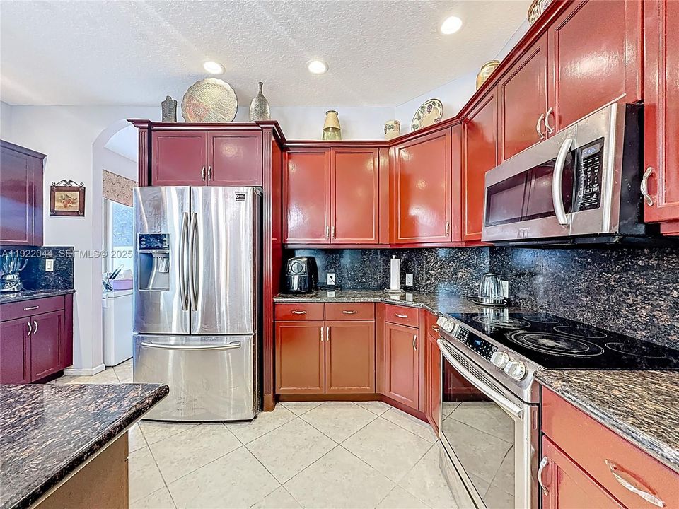 待售: $1,000,000 (5 贝兹, 3 浴室, 3501 平方英尺)