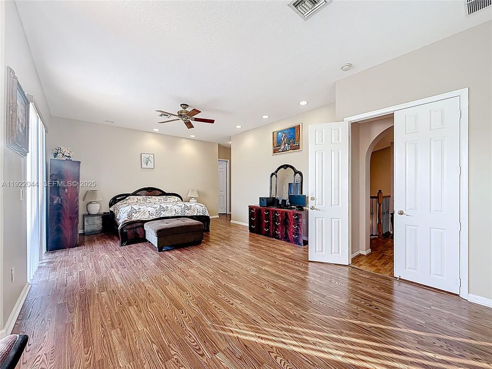 待售: $1,000,000 (5 贝兹, 3 浴室, 3501 平方英尺)