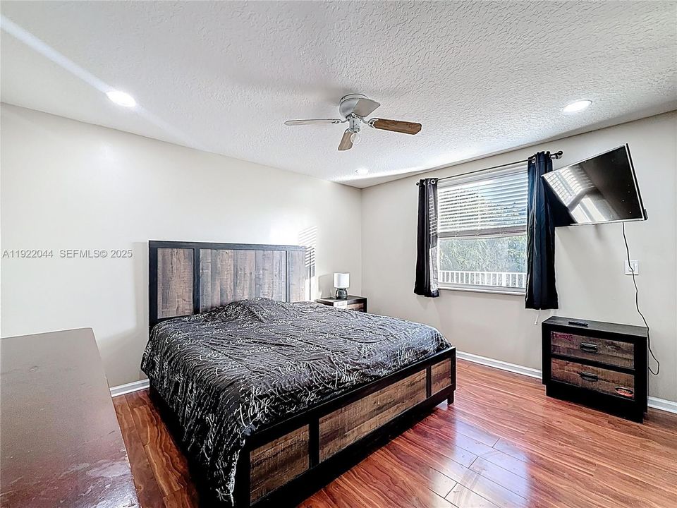 待售: $1,000,000 (5 贝兹, 3 浴室, 3501 平方英尺)