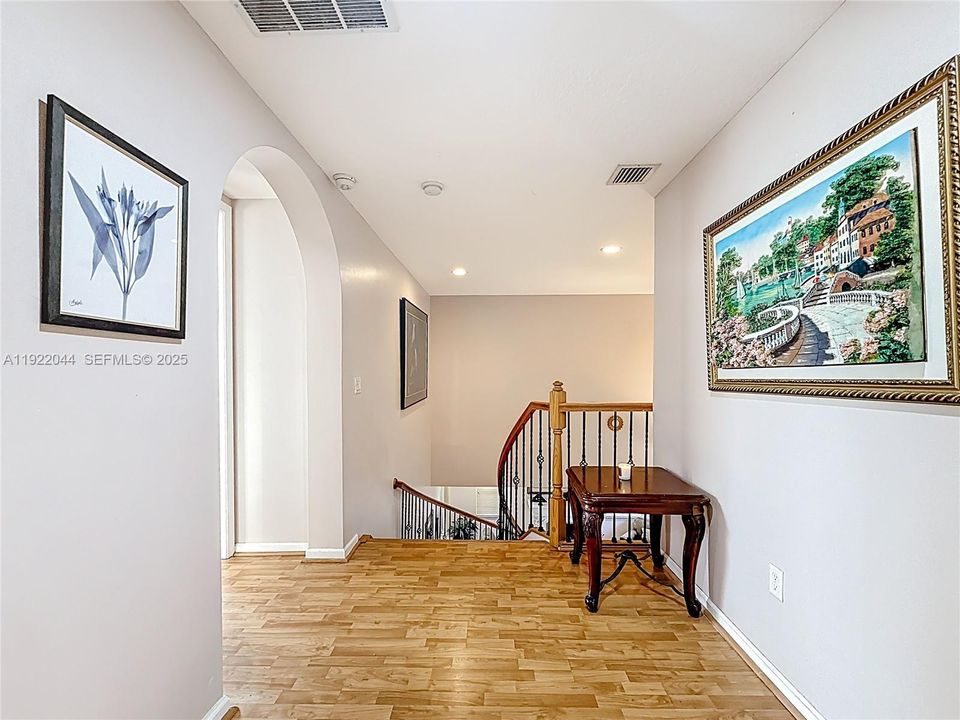 待售: $1,000,000 (5 贝兹, 3 浴室, 3501 平方英尺)