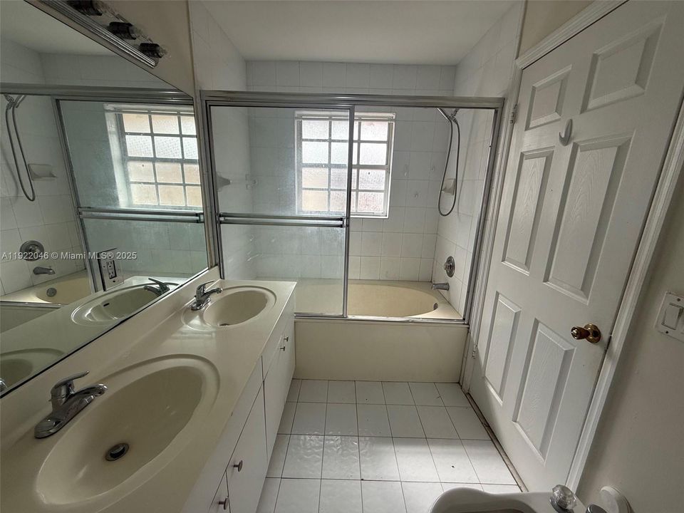 For Sale: $729,900 (4 beds, 2 baths, 1786 Square Feet)