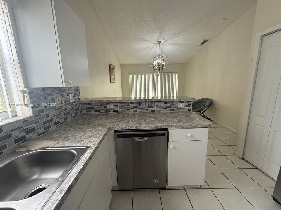 For Sale: $729,900 (4 beds, 2 baths, 1786 Square Feet)