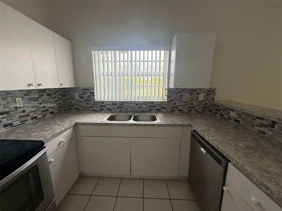 For Sale: $729,900 (4 beds, 2 baths, 1786 Square Feet)