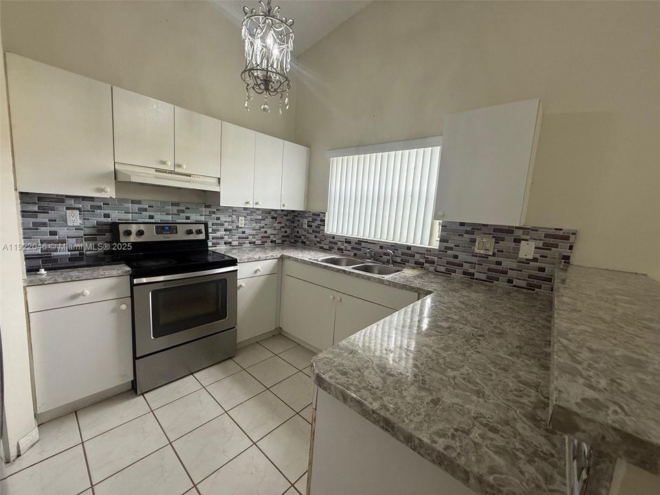 For Sale: $729,900 (4 beds, 2 baths, 1786 Square Feet)