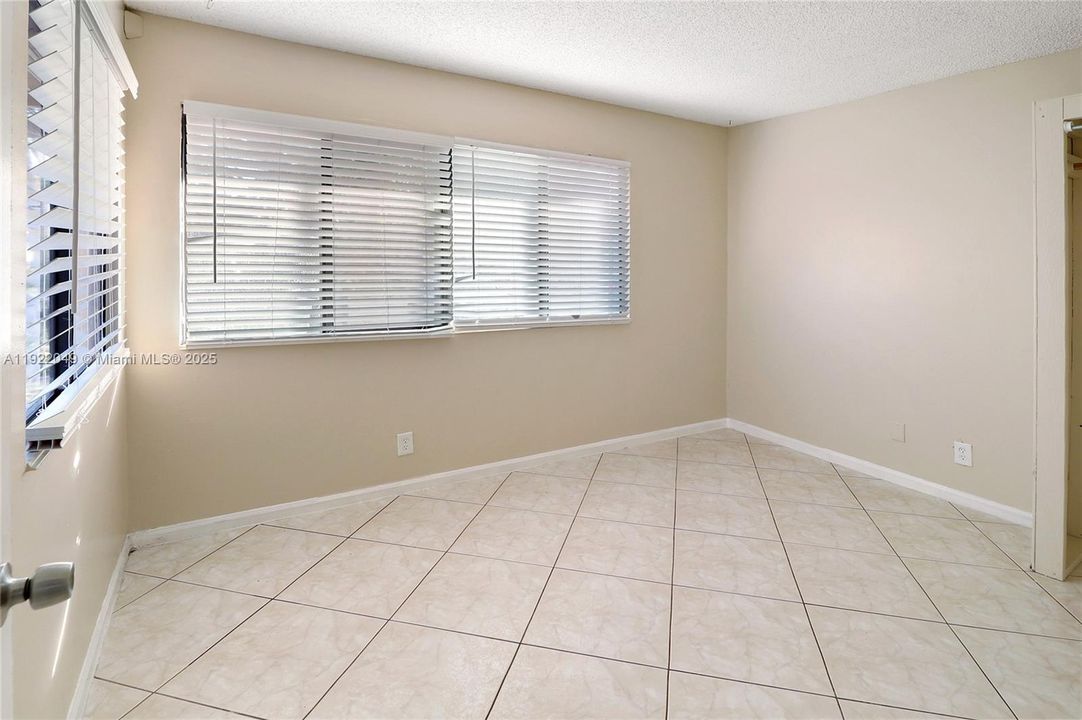 For Sale: $365,000 (4 beds, 2 baths, 1180 Square Feet)