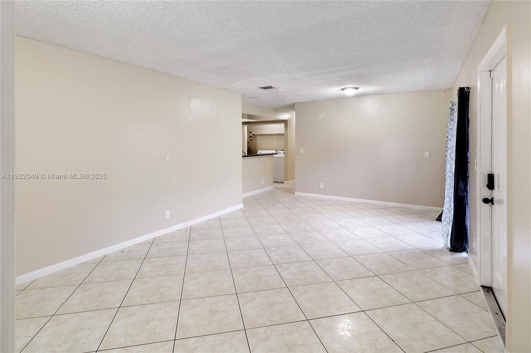 For Sale: $365,000 (4 beds, 2 baths, 1180 Square Feet)